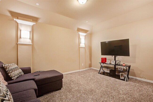 Building Photo - 623 Orlandis Ln