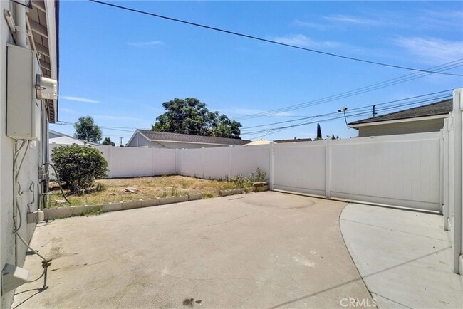 Building Photo - 5505 N Traymore Ave