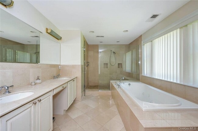 Building Photo - 696 Ridgeway