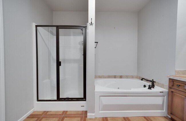 Building Photo - 304 Amber Ln