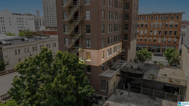 Building Photo - 2201 1st Ave N