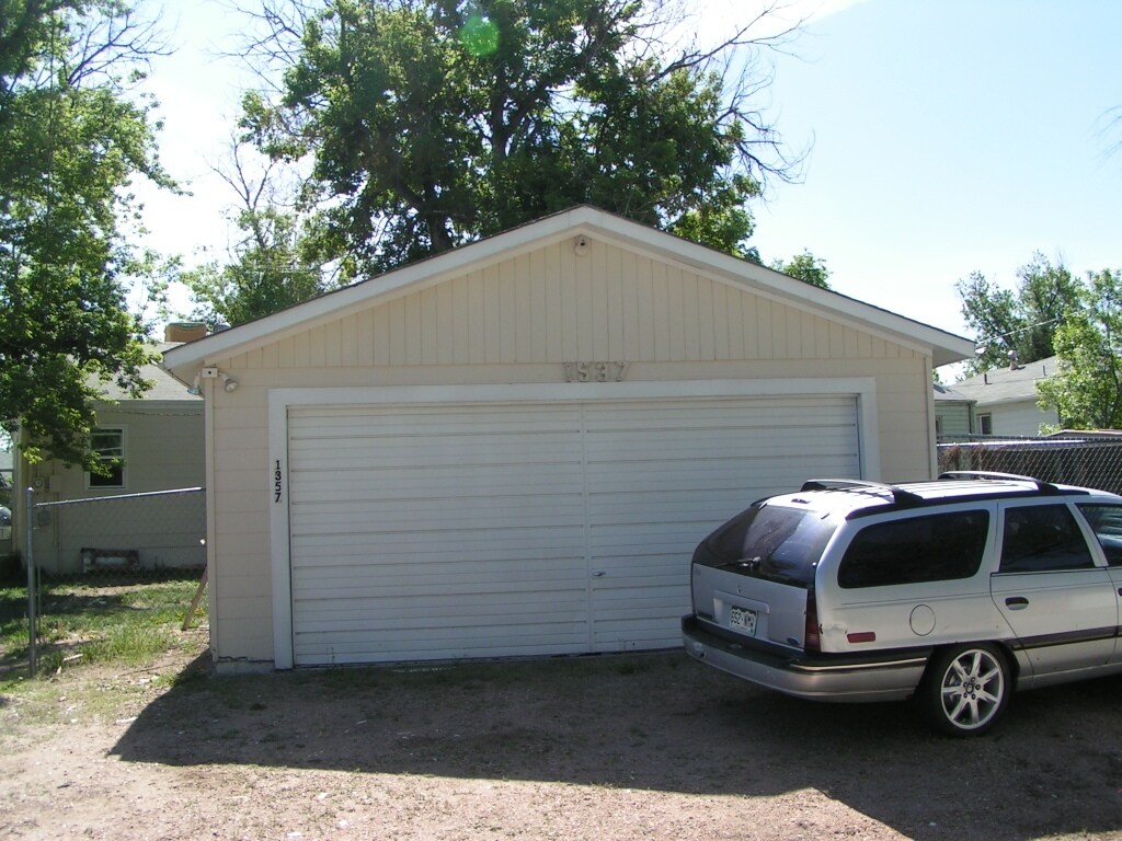 Building Photo - 1357 Kenton St