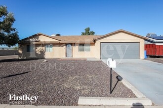 Building Photo - 3502 E Greenway Ln