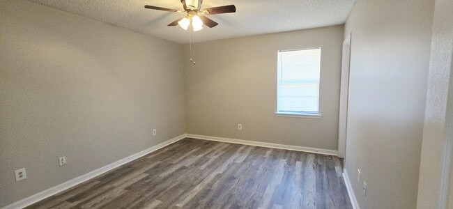 Building Photo - 1005 Lamar Ct