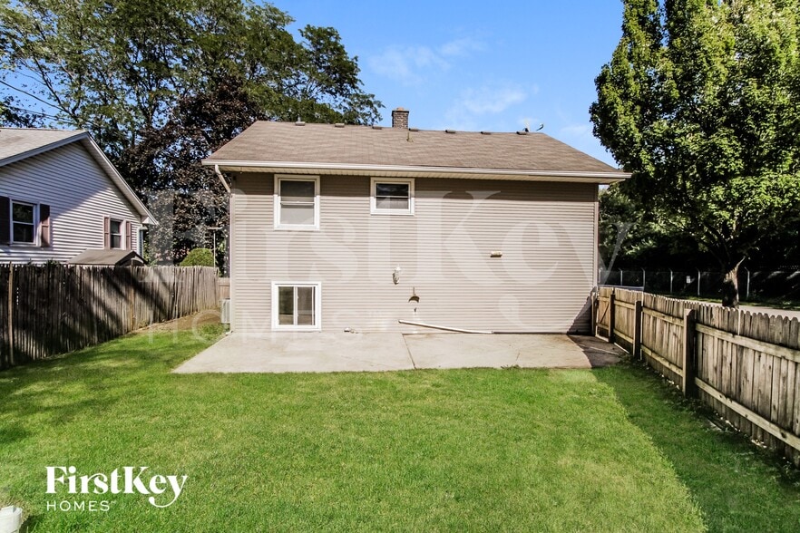 Building Photo - 716 Eastland St