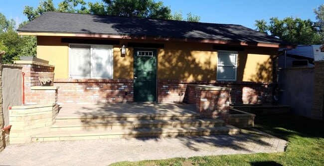 Building Photo - Lovely 2 bed, 1 bath House Near Old Town F...