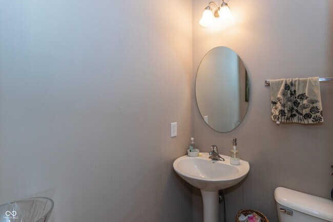 Building Photo - 420 Beverly Ct