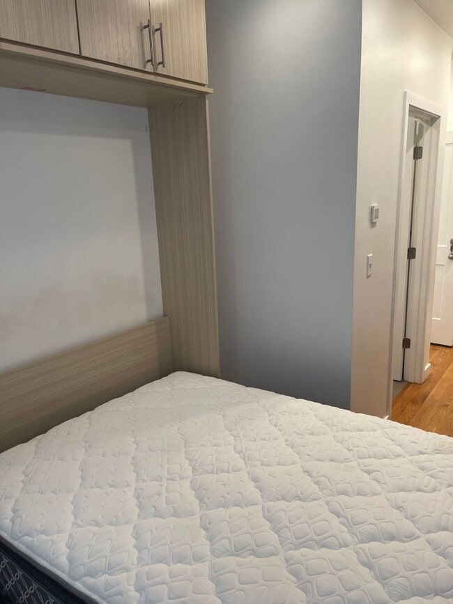 Building Photo - CHELSEA / BOSTON FULLY FURNISHED LUXURY ST...