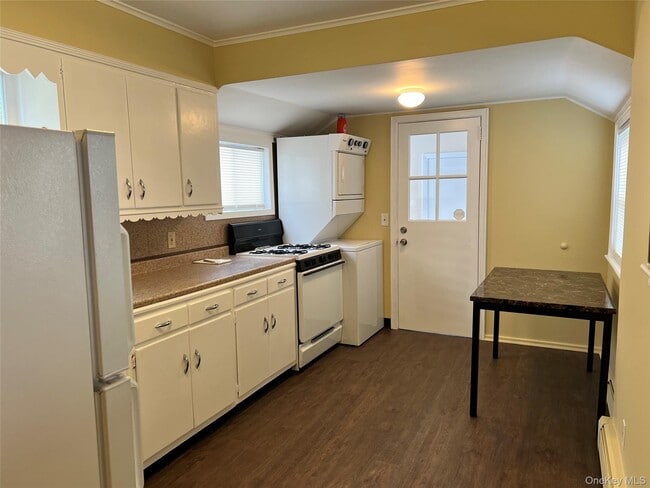 Building Photo - 223 Clay Pitts Rd