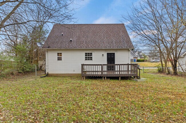Building Photo - Cape Cod Style Home!