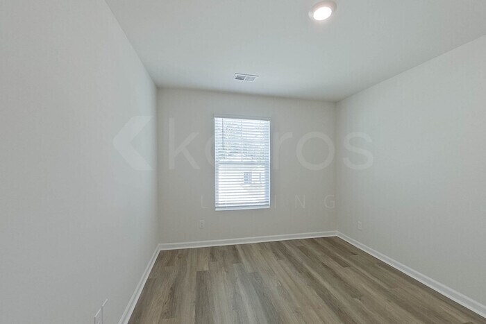 Building Photo - 120 Inez Ave