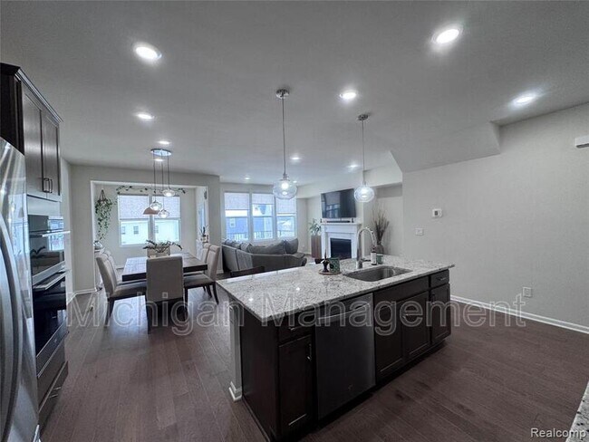 Building Photo - 1434 Superior Dr