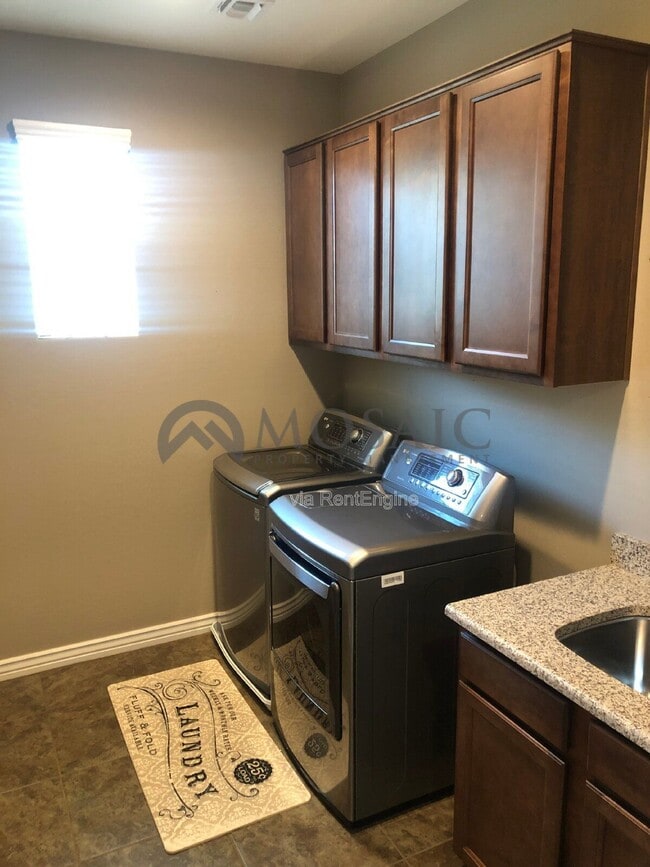 Building Photo - 3717 E Galveston St