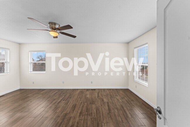 Building Photo - 10110 Clear Creek Rd