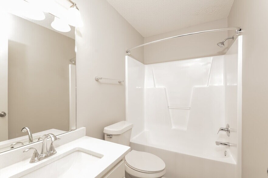 Building Photo - 5827 Waterford Landing Ct