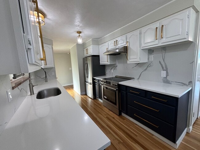 Building Photo - 3257 Halverson Ave