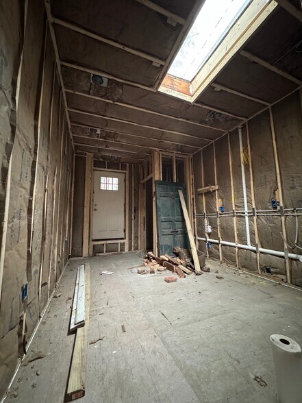 Building Photo - 914 Tyson St