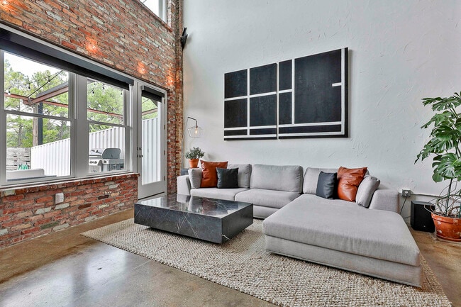 Building Photo - 675 Greenwood Ave NE