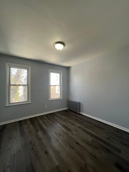 Building Photo - 41 W 54th St