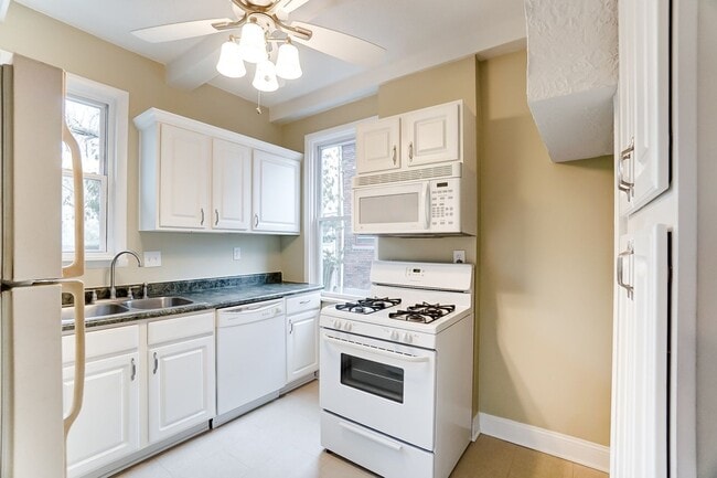 Building Photo - Westwood - Charming 3+ bed 1 bath home freshly updated
