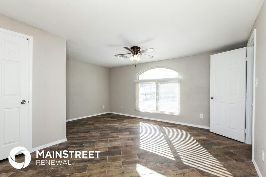 Building Photo - 2202 E Marmora St