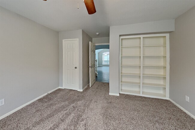 Building Photo - 6431 Hardwood Dale Way Dr