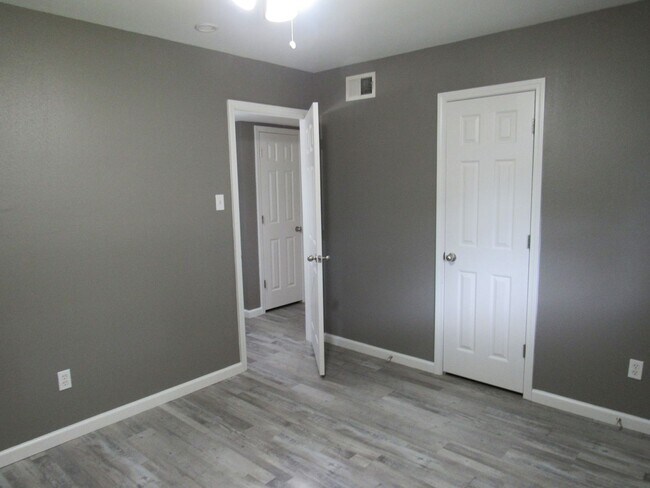 Building Photo - 415 Waymack Dr