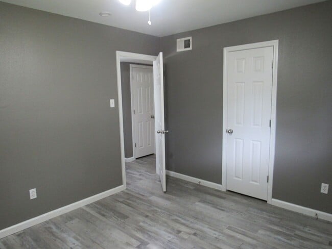 Building Photo - Contact Peggy  501 676 1758