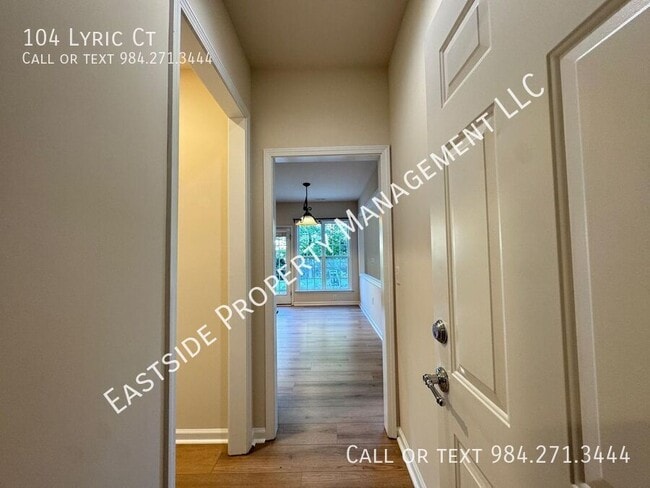 Building Photo - 104 Lyric Ct