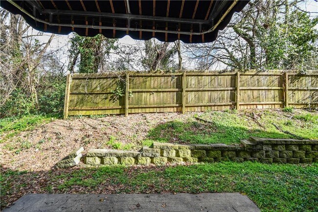 Building Photo - 3338 Sims St