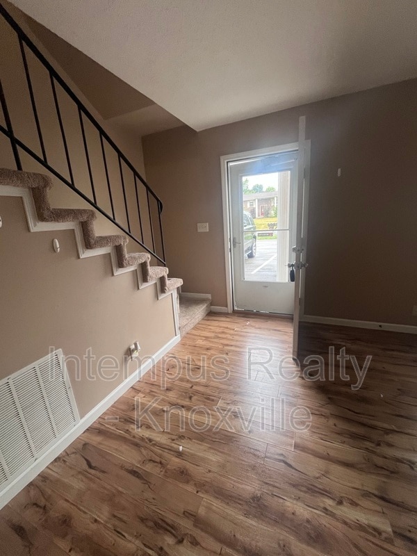 Building Photo - 405 Iroquois Ln