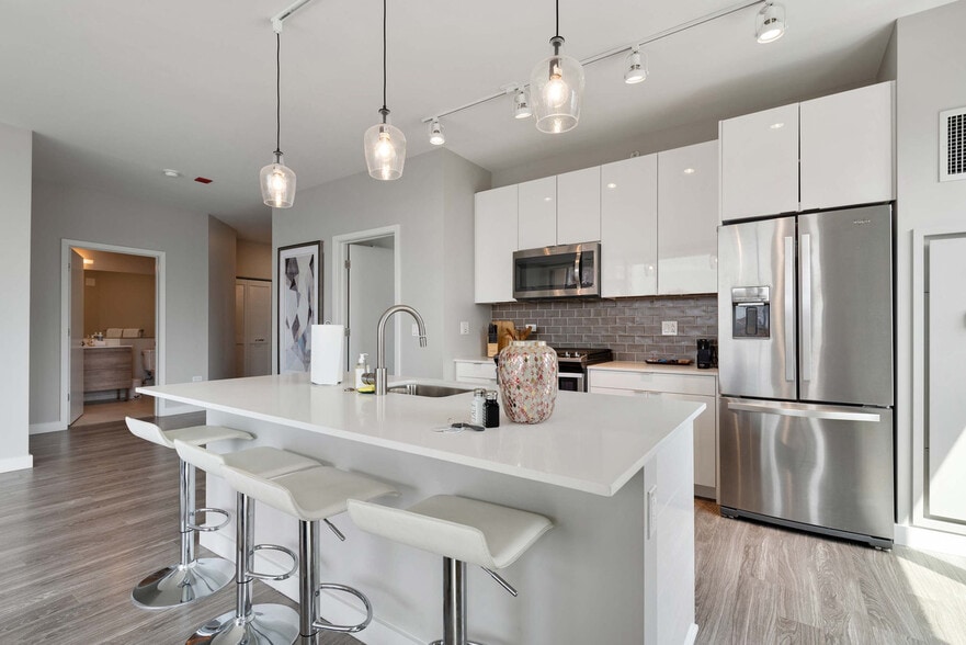 Building Photo - 823 N Clark St