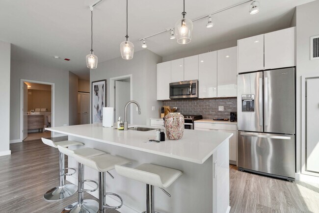 Building Photo - 823 N Clark St