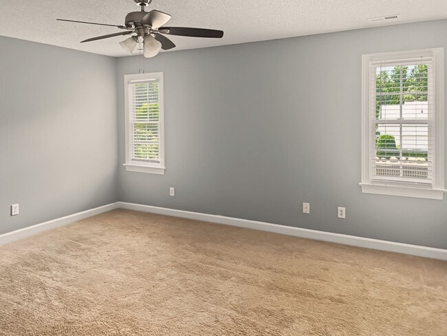 Building Photo - 3108 Summer Oaks Dr