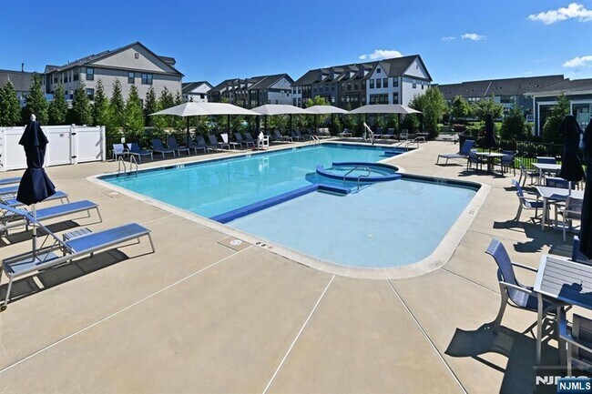 Building Photo - 31 Hearthstone Ct