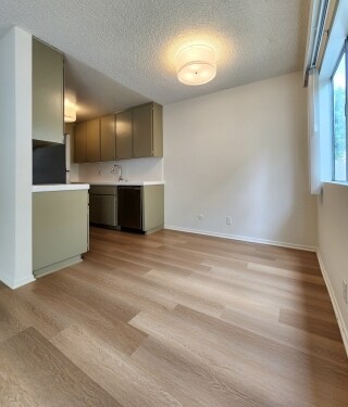 Interior Photo - 10138 Palms Blvd