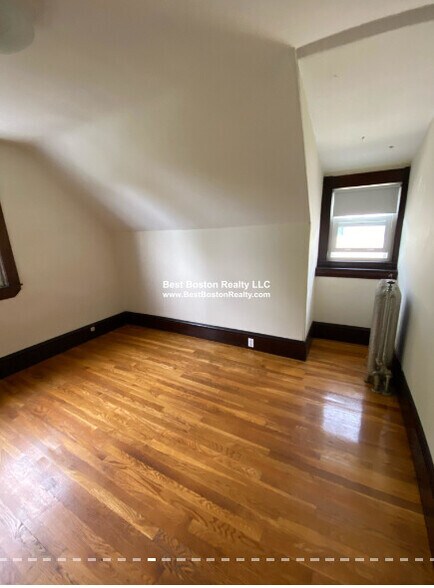 Building Photo - 211 Holland St