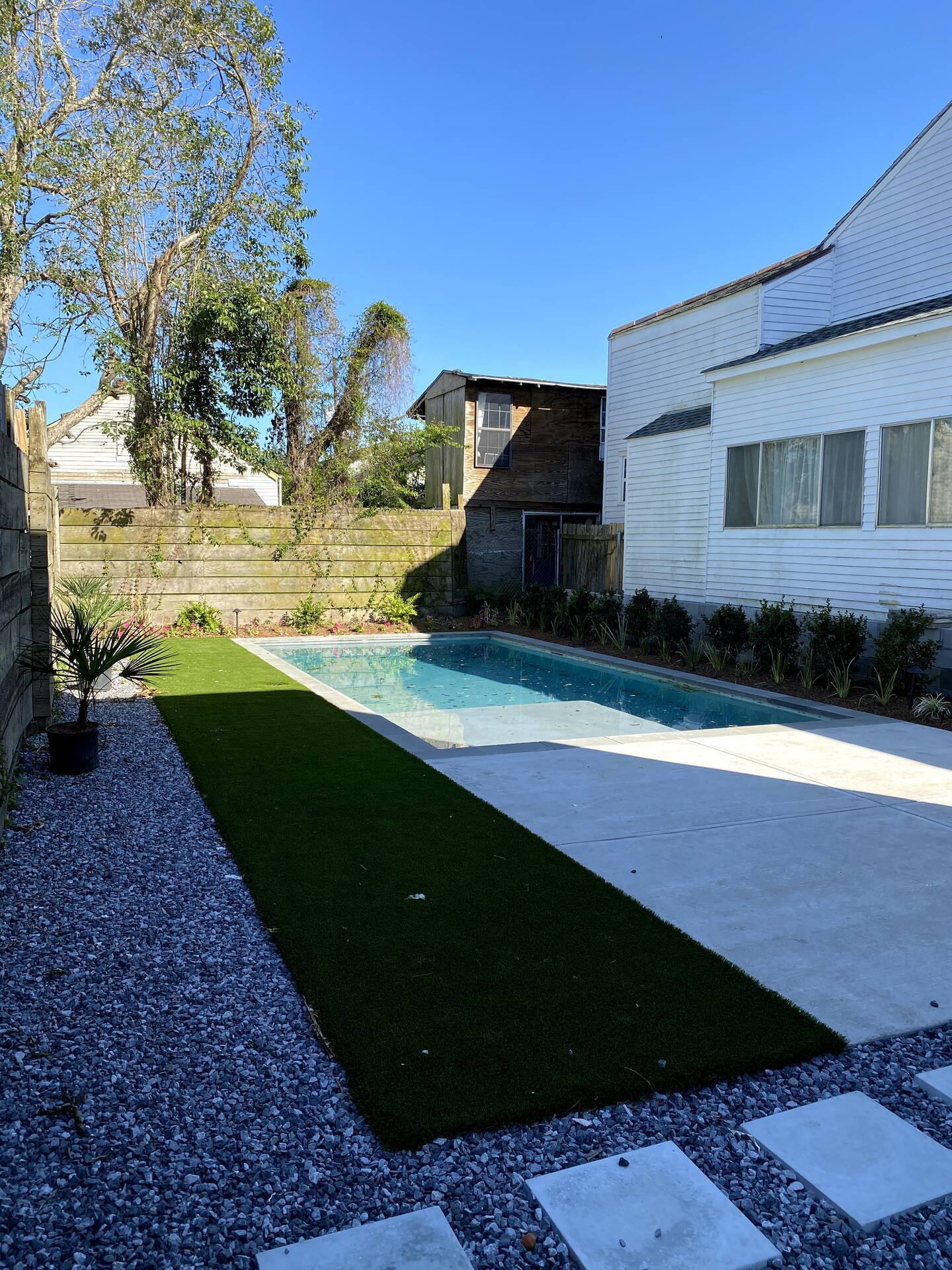 Shared pool - 740 Desire St