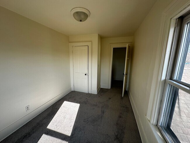 Building Photo - 16 N Washington St