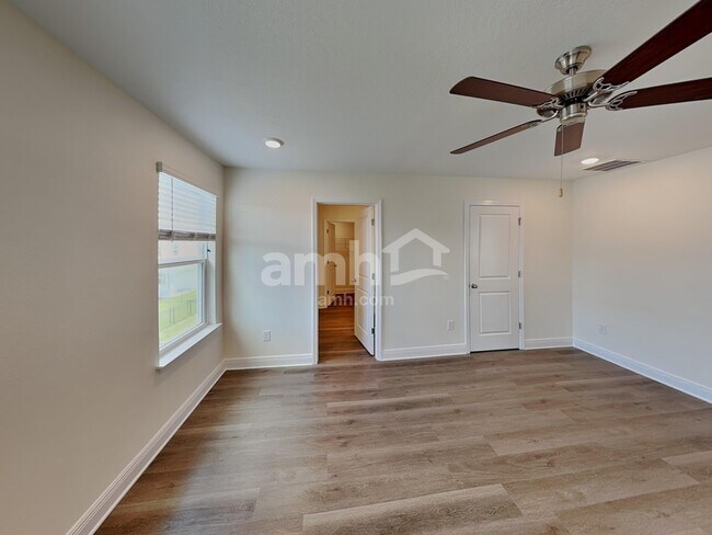 Building Photo - 5968 Pinewood Ests Dr