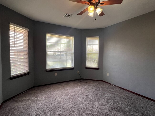 Building Photo - 4016 SW Mesquite Dr