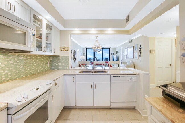 Building Photo - 7380 S Ocean Dr