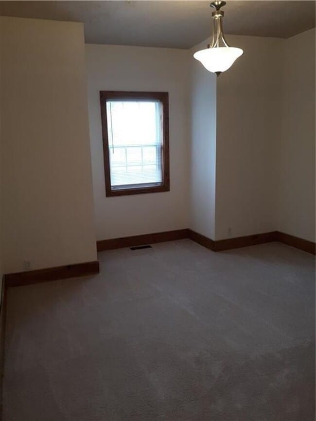 Building Photo - 2 bedroom 1 bath