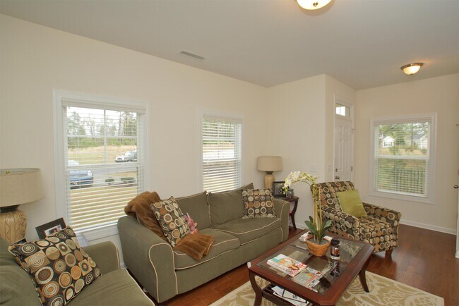 Building Photo - 105 Cobalt Creek Way
