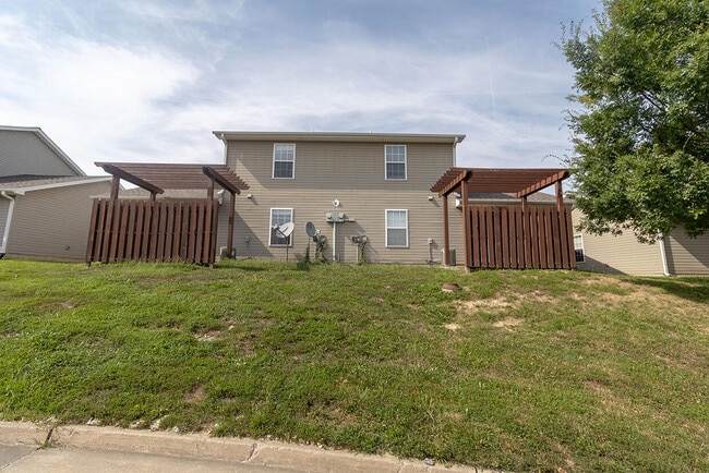 Building Photo - 3310 E St Charles Rd