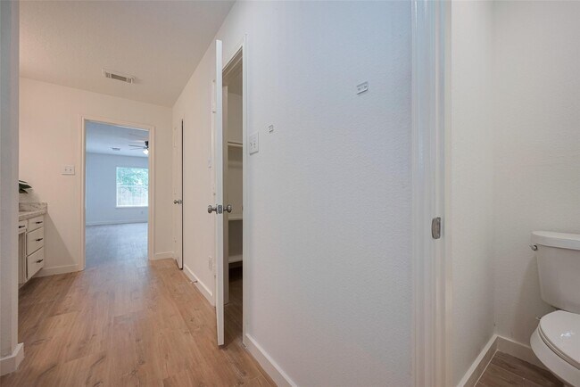 Building Photo - 10918 Linden Gate Dr