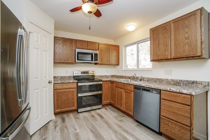 Building Photo - 7560 Maple Trunk Dr