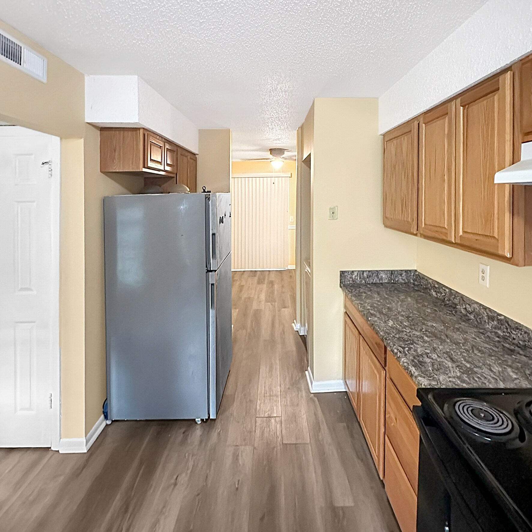 Building Photo - 405 Hickory Hill Dr