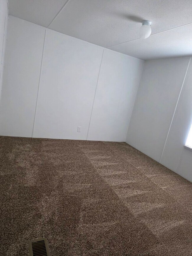 Building Photo - Ready to Move in