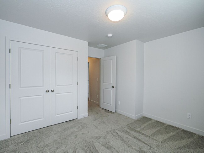 Building Photo - Townhome in West Jordan